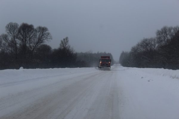 Жители Холмечского сельского и Кокоревского городского поселений выразили признательность за своевременную и тщательную расчистку дорог от снега