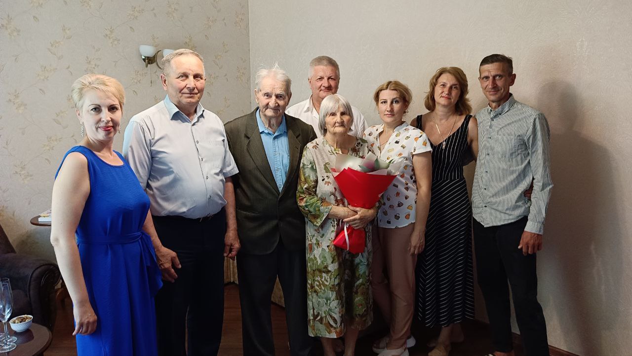 Семья Кувыклиных отмечает 60-летие супружеской жизни