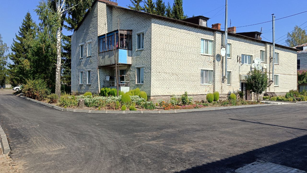 В Суземке благоустраивают две дворовые территории