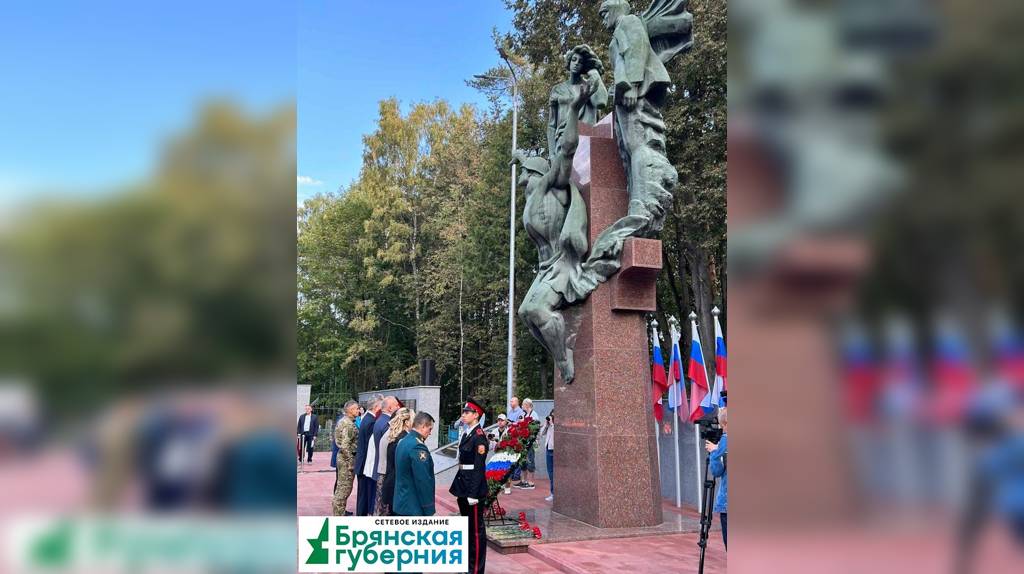 17 сентября в Бежицком районе Брянска открыли обновленный Воинский мемориал