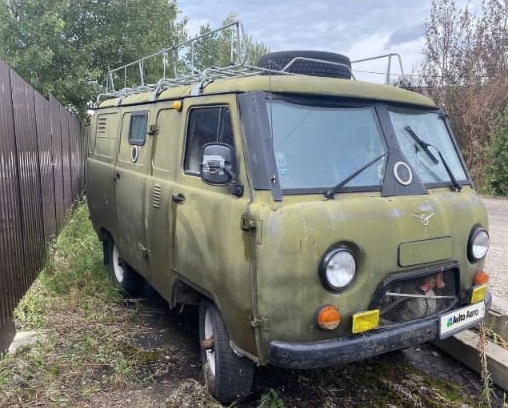 Суземские волонтеры передали защитникам границы автомобиль УАЗ