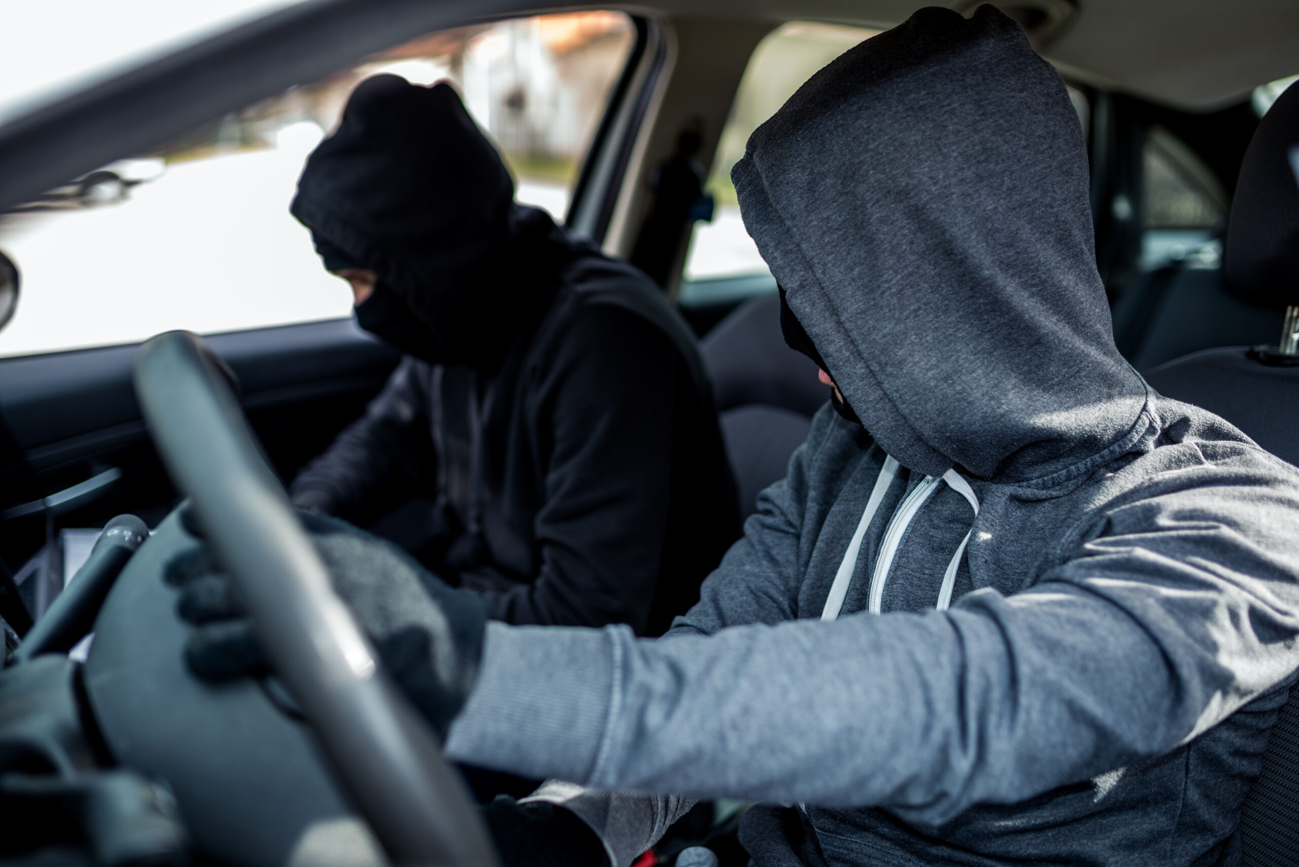В Зерново двое мужчин угнали автомобиль