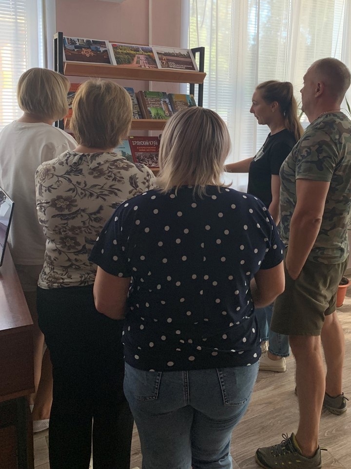 В Суземской центральной библиотеке открылась книжная выставка-реквием «Брянск – город воинской славы»