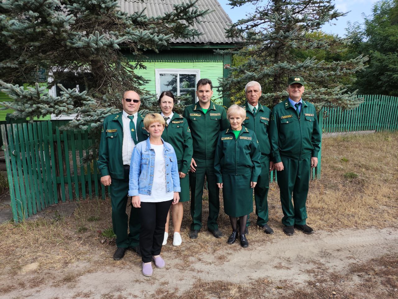 Директор Суземского лесничества поздравил коллег и ветеранов отрасли с наступающим праздником