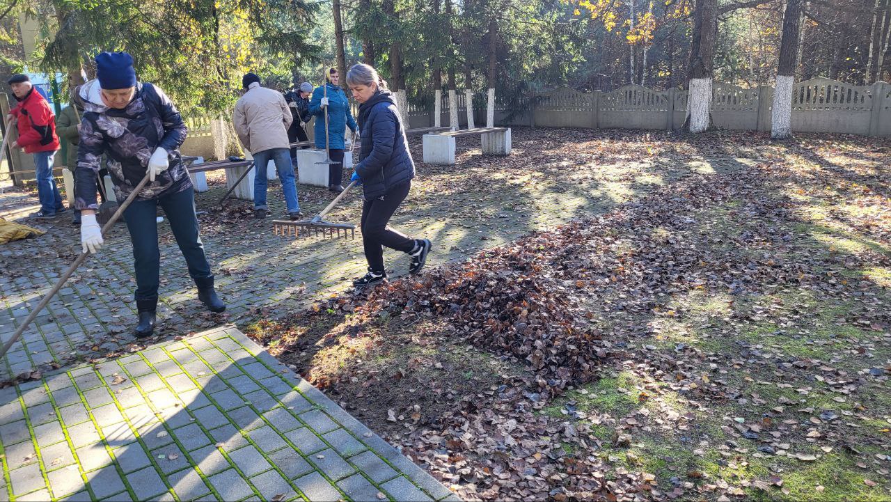 В Смелиже навели порядок на памятных местах
