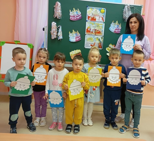 Воспитанники детского сада «Ромашка» отметили день рождения Деда Мороза