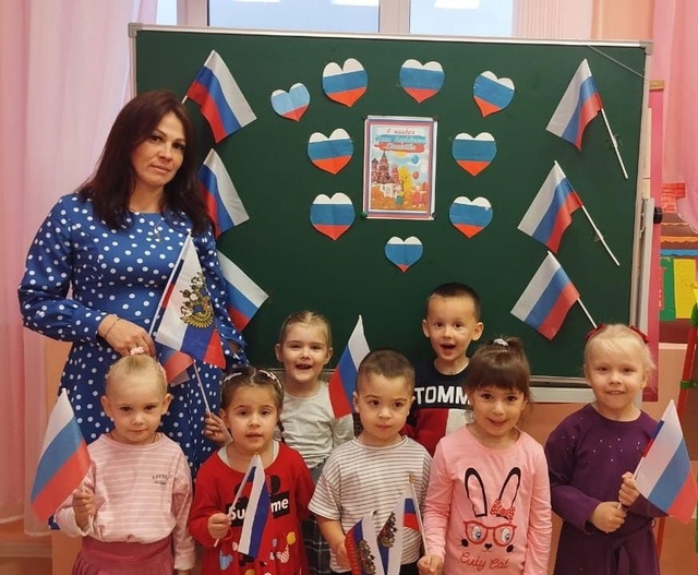 Воспитанникам детского сада «Ромашка» рассказали про День народного единства 