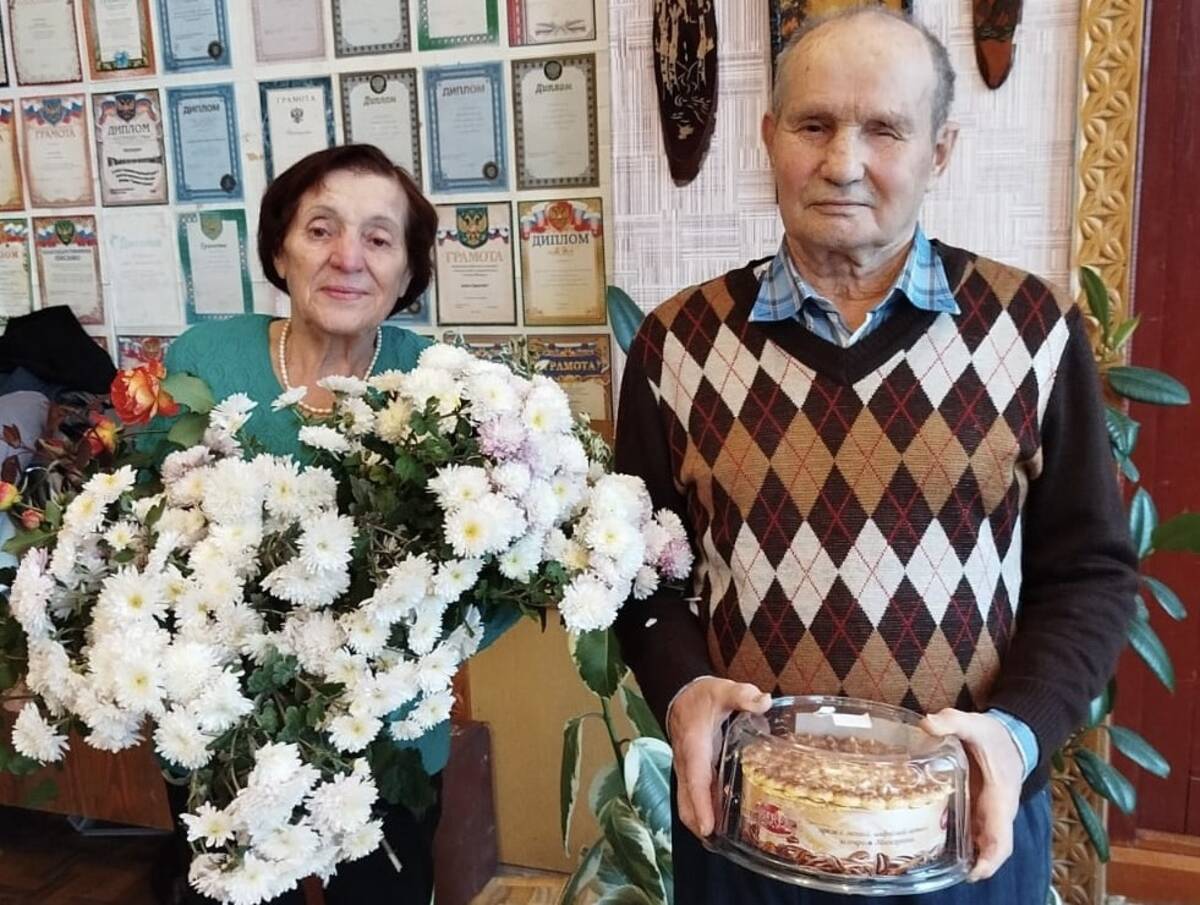 Семья Свириденко из Комаричского района отметила изумрудную свадьбу