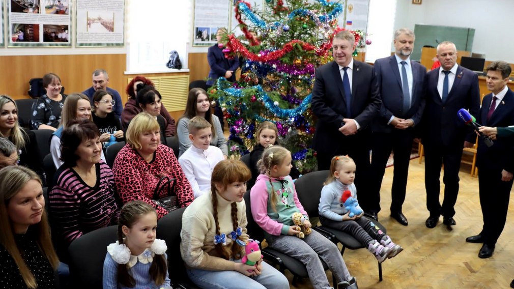 Телемост для военнослужащих Брянской области — новогодний подарок для бойцов и их семей