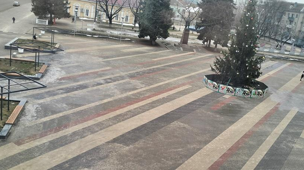 Третий этап благоустройства городской площади в Новозыбкове завершен