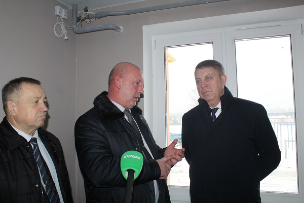 Губернатор Александр Богомаз оценил новый дом для сирот в Жуковском округе