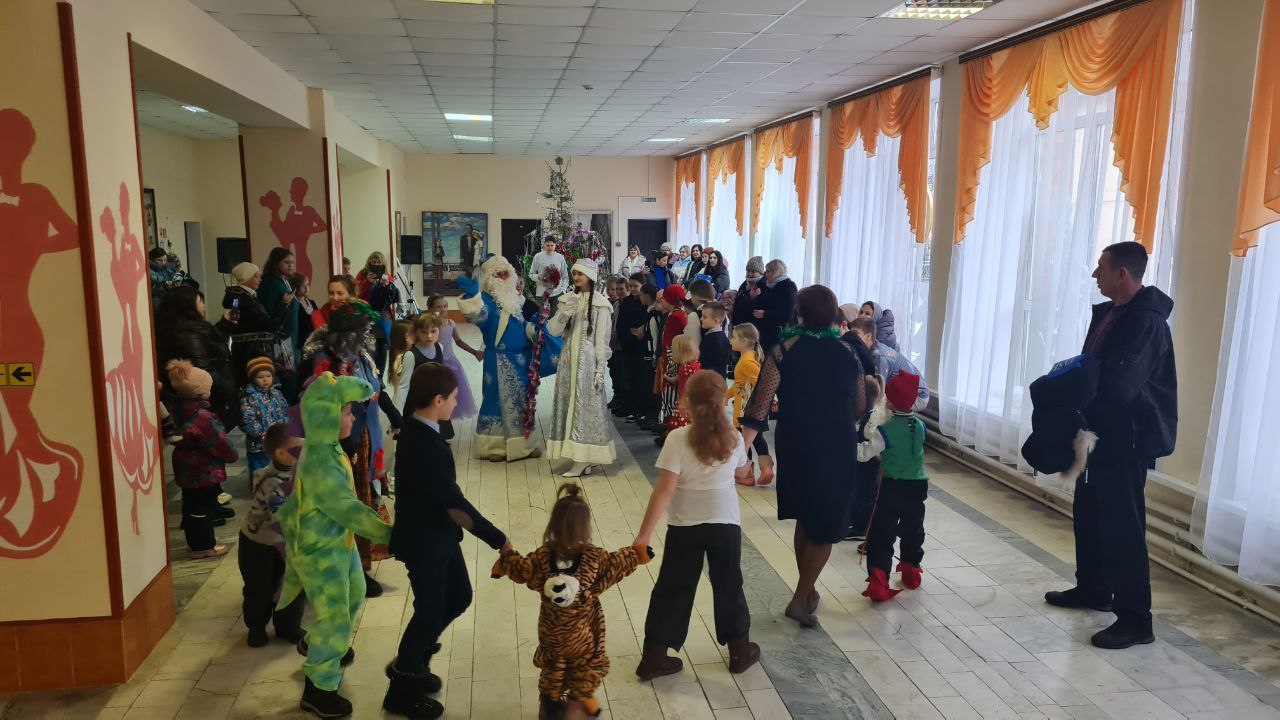 В Суземке прошел новогодний утренник с театрализованным представлением