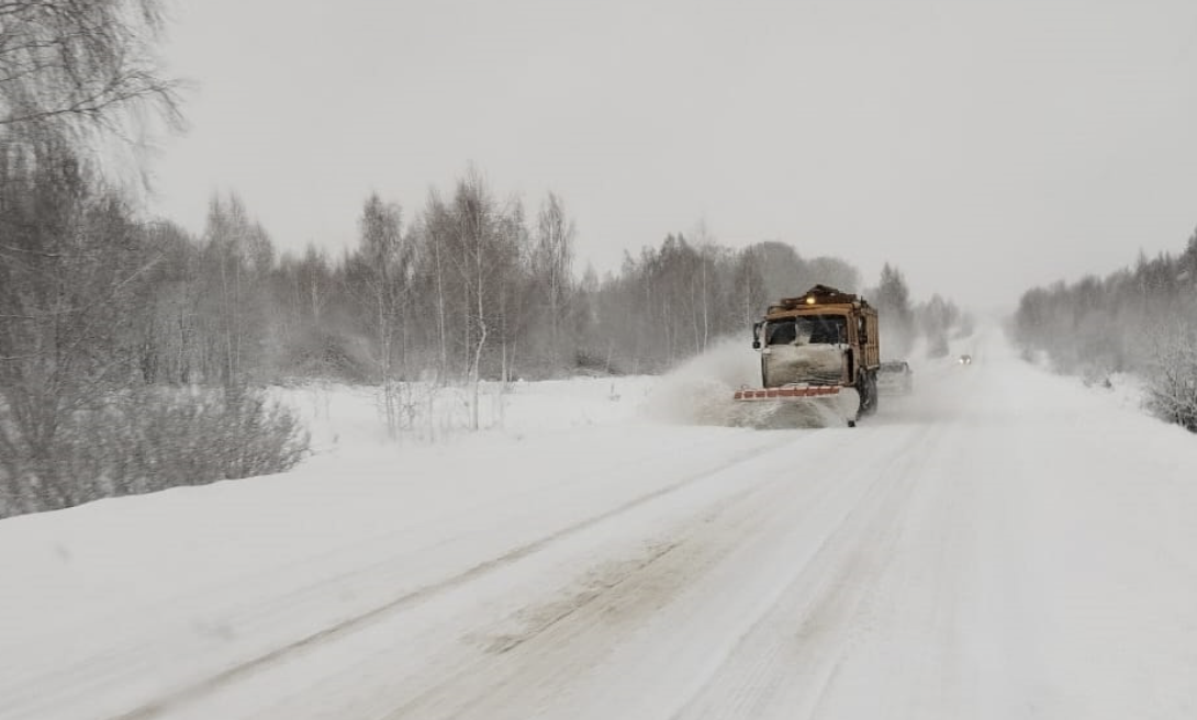 Работа по очистке дорог в Брянской области ведется без остановки