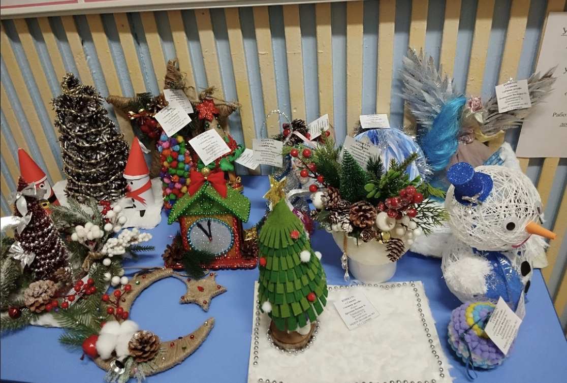 В детском саду «Журавушка» открылась выставка поделок «Новогодние фантазии»