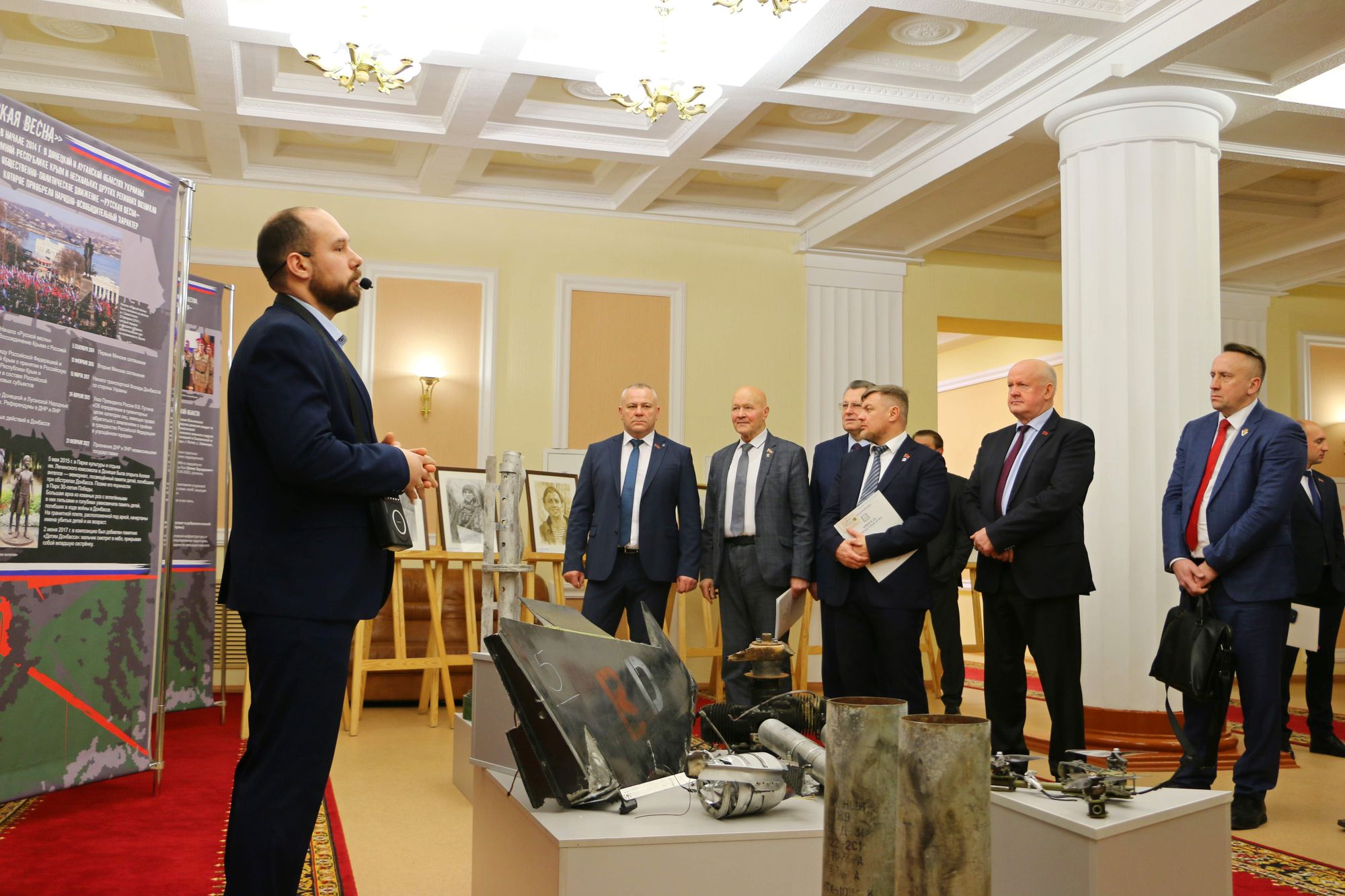 В Брянской областной Думе открылась экспозиция «Герои нашего времени»