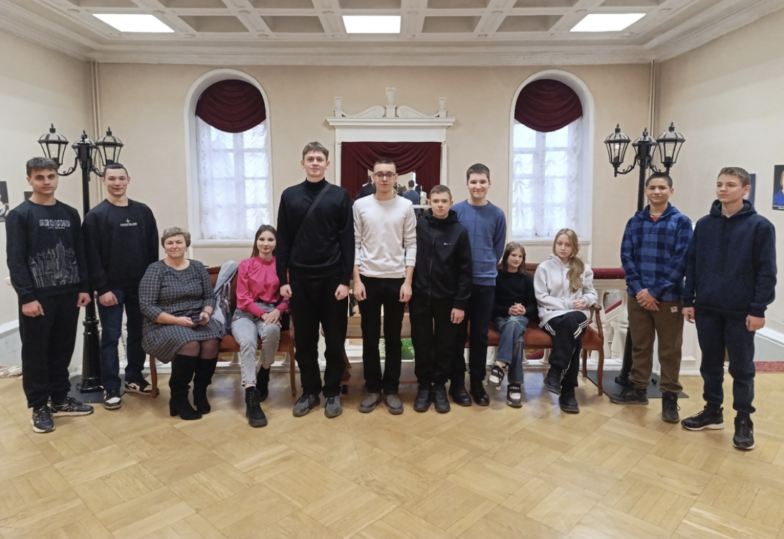 «Пушкинская карта» привела школьников из Алешковичей в Брянский театр драмы