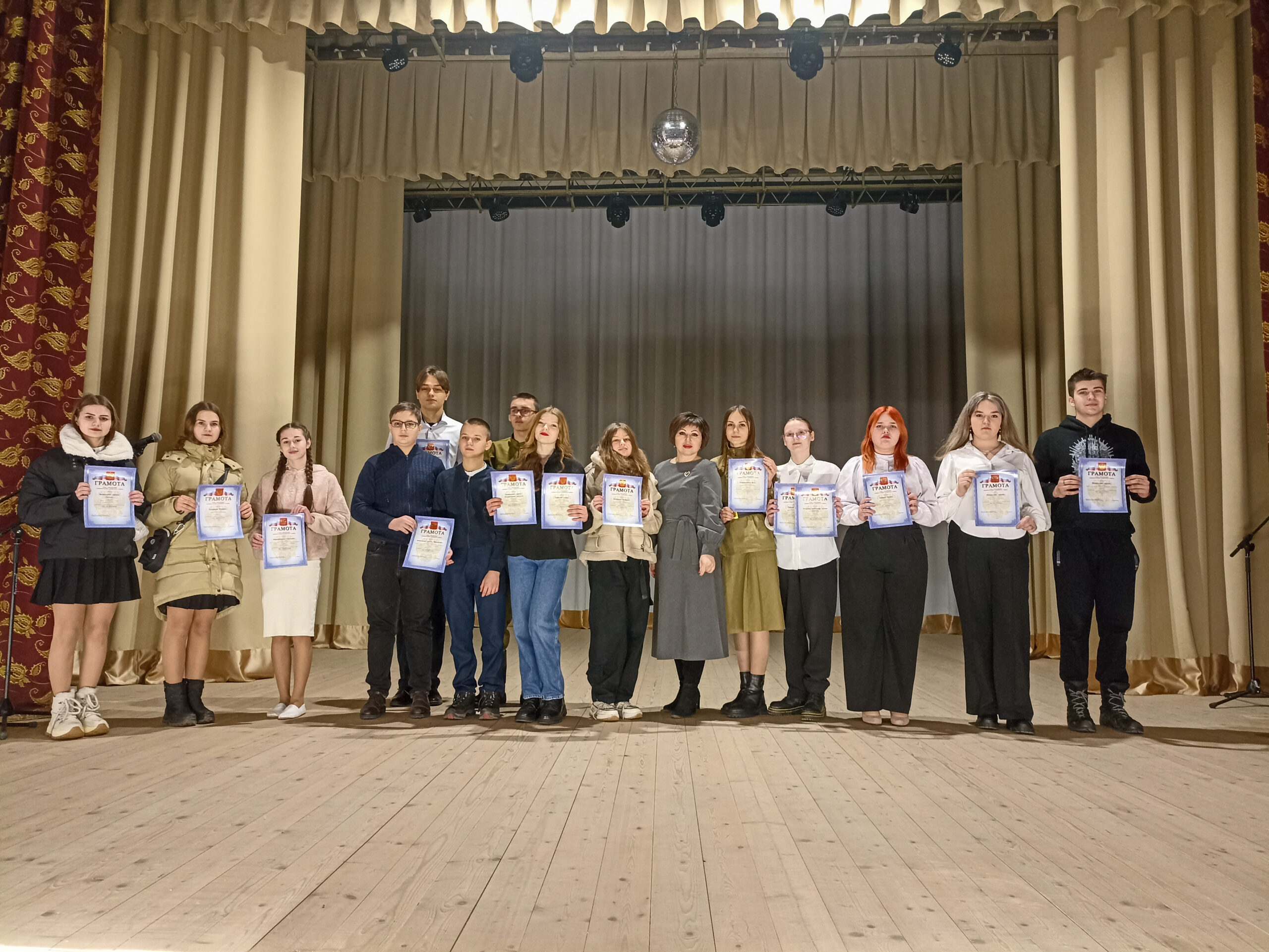 В Суземском районе прошел конкурс патриотической песни «Пою моё Отечество»