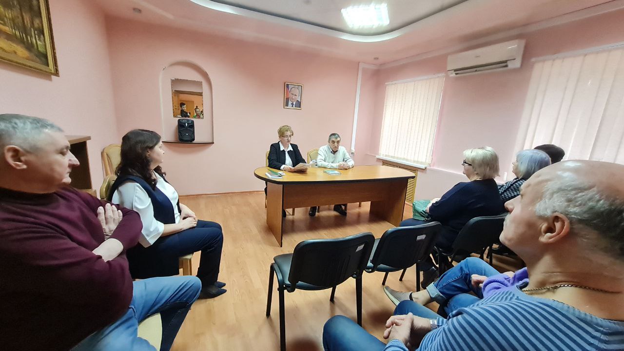 Суземский Центр старшего поколения собрал на поэтическом вечере любителей стихов