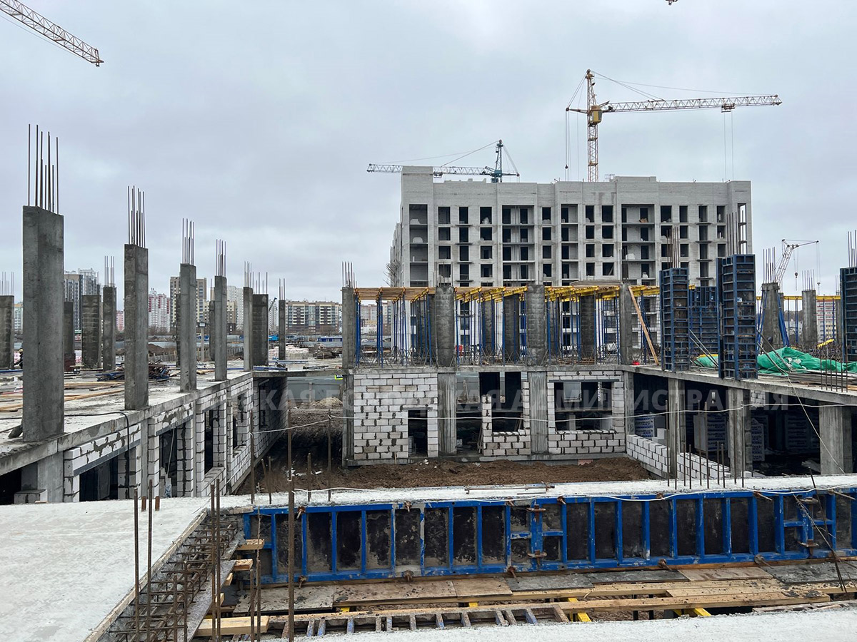 Продолжается строительство новой школы на улице Амосова в Брянске