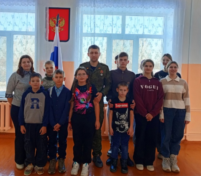 Участник СВО Иван Кулешов посетил родную Селеченскую школу