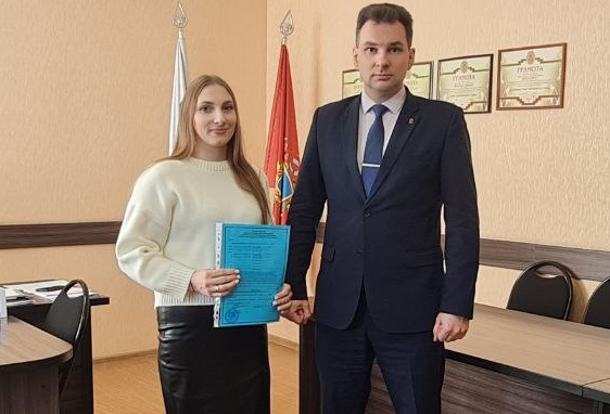 В Суземке молодой семье вручили жилищный сертификат