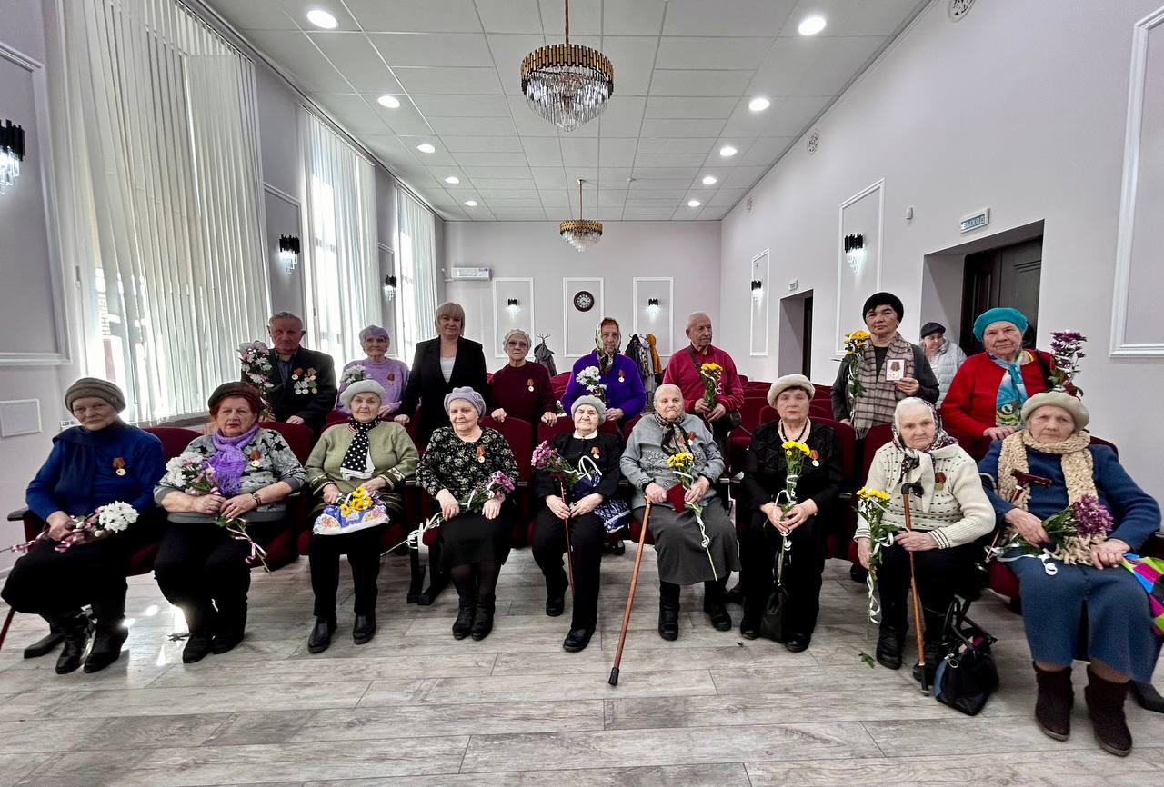 В Бежице наградили медалями в честь 80-летия Победы активистов ветеранского движения