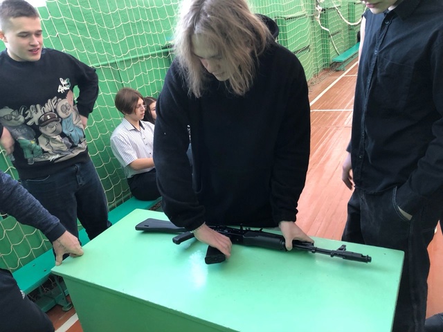 В Кокоревской школе прошла военно-спортивная игра «Зарница 2.0»