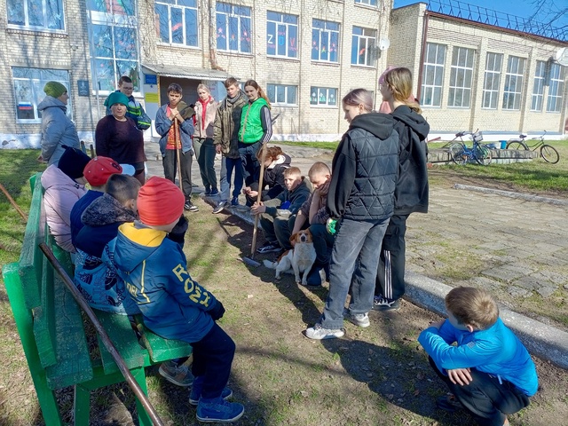 Субботник в Селеченской школе стал днем единства и труда