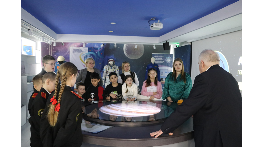 Брянские следователи устроили встречу кадетов с космонавтом Афанасьевым