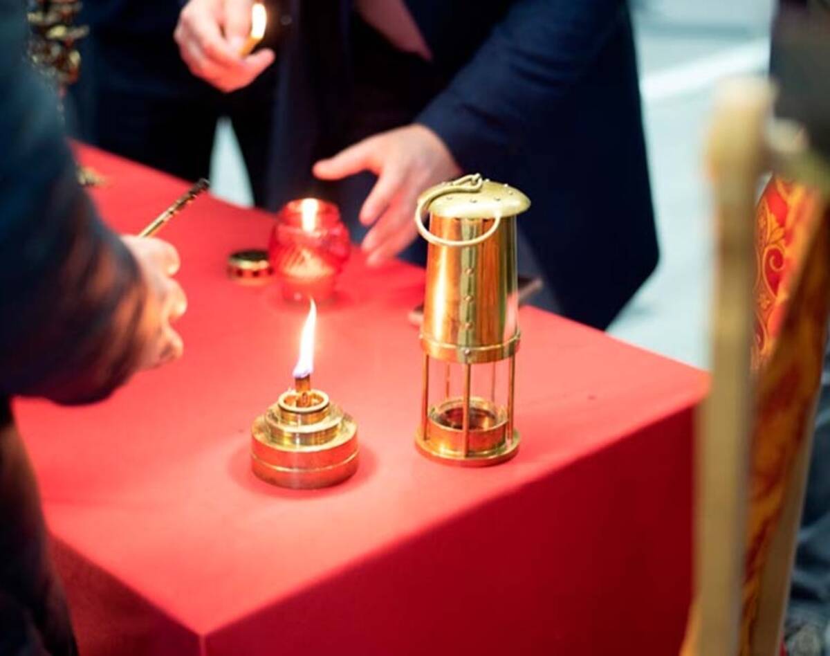 Благодатный огонь из Иерусалима прибудет в Москву 19 апреля