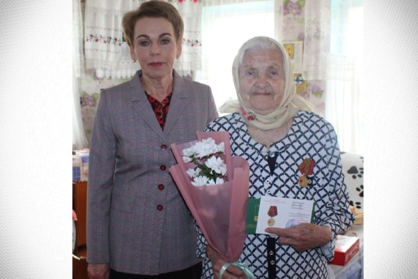 В Гордеевском районе вручили юбилейные медали в честь 80-летия Победы