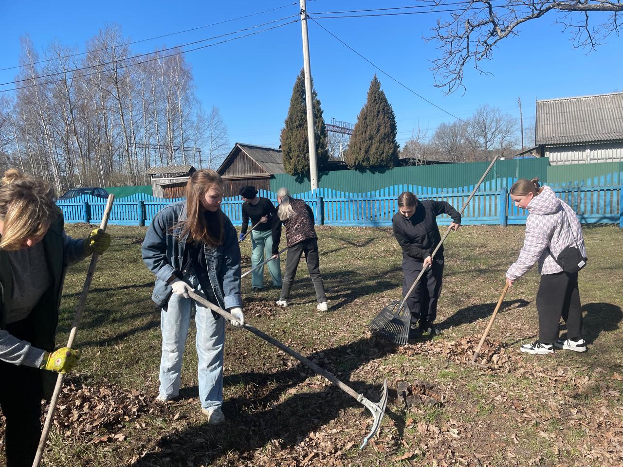 В Холмечской школе прошёл субботник