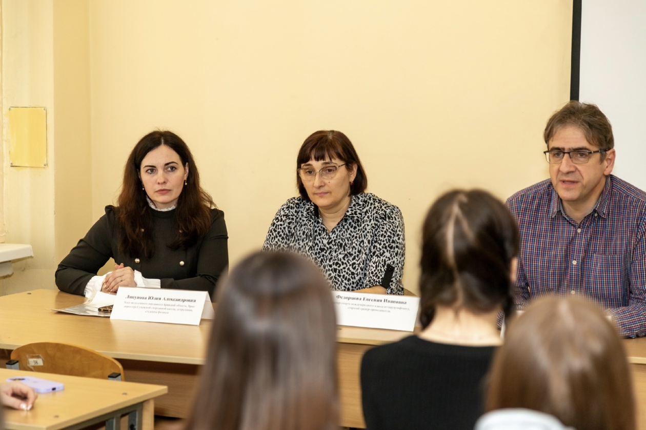 Представители Суземской спортшколы встретились со студентами Брянского филиала РЭУ