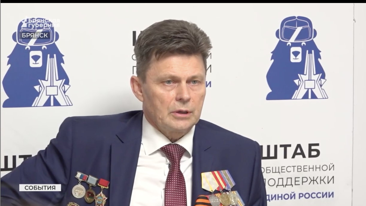 Сенатор Василий Попадайло встретился со студентами в штабе общественной поддержки «Единой России»