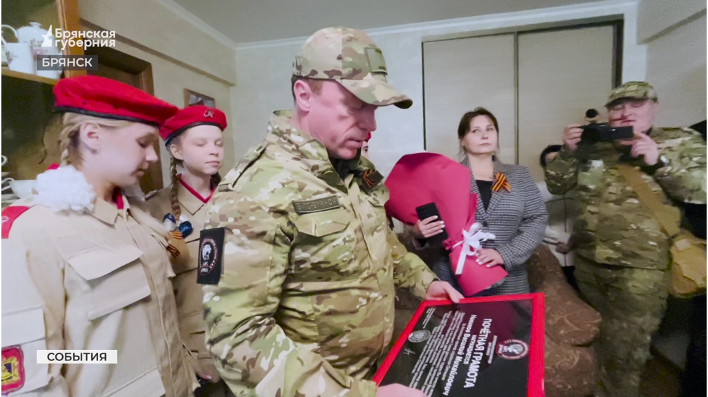 Командир подразделения «БАРС-Брянск» Сергей Антошин поздравил ветеранов с Днем Победы