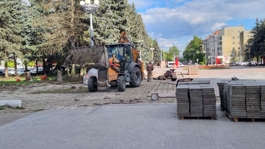 В Брянске стартовали работы по благоустройству площади Октябрьской революции