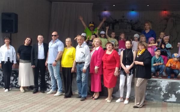 Жители Брянска отметили День соседей с концертами и мастер-классами