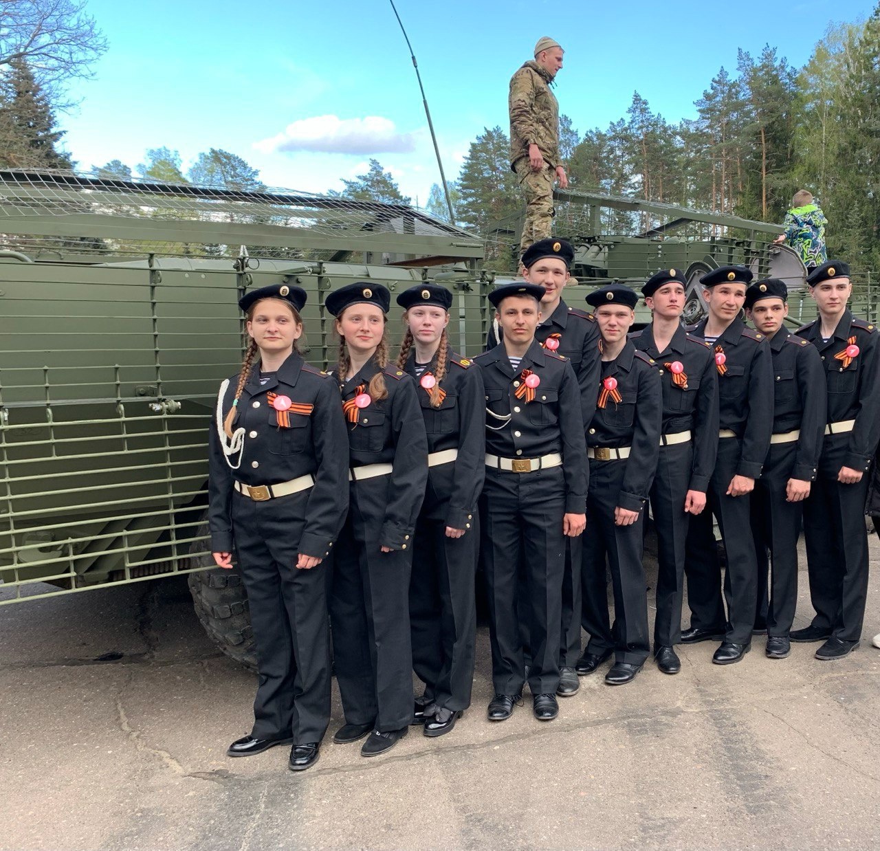Суземские школьники успешно выступили в региональном этапе военно-патриотической игры «Зарница 2.0»