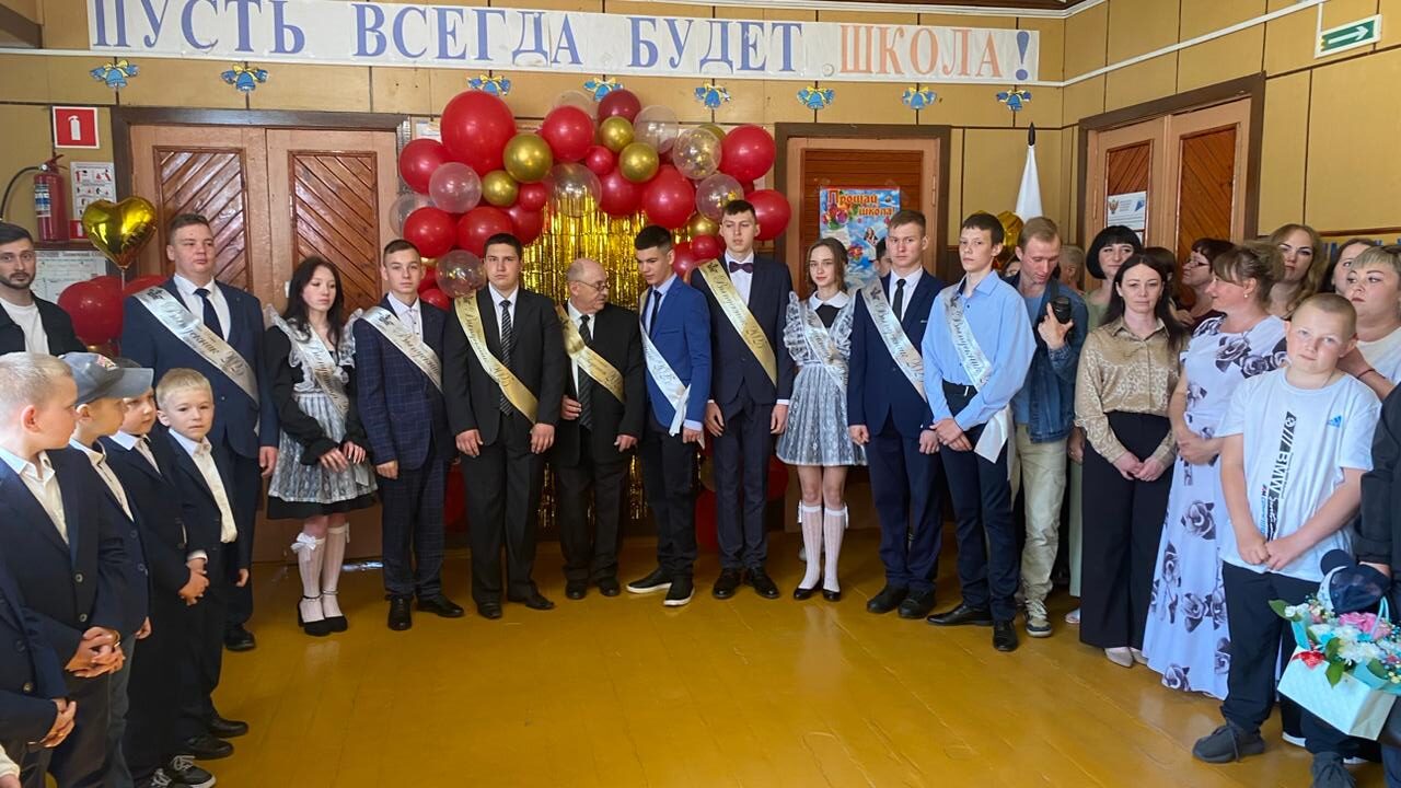 В Холмечской школе выпускникам пожелали доброго пути