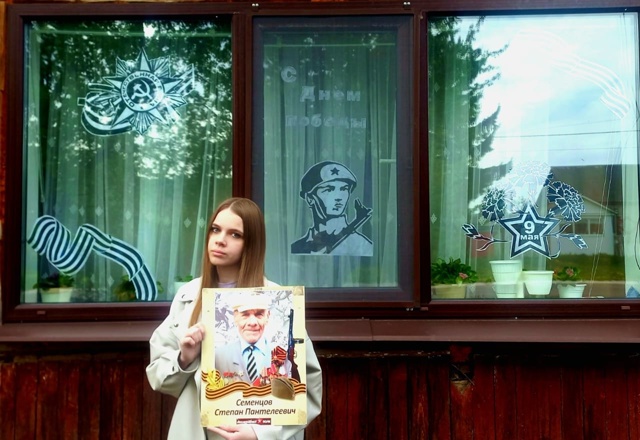 Суземская школа №2 участвует в акции «Окна Победы»