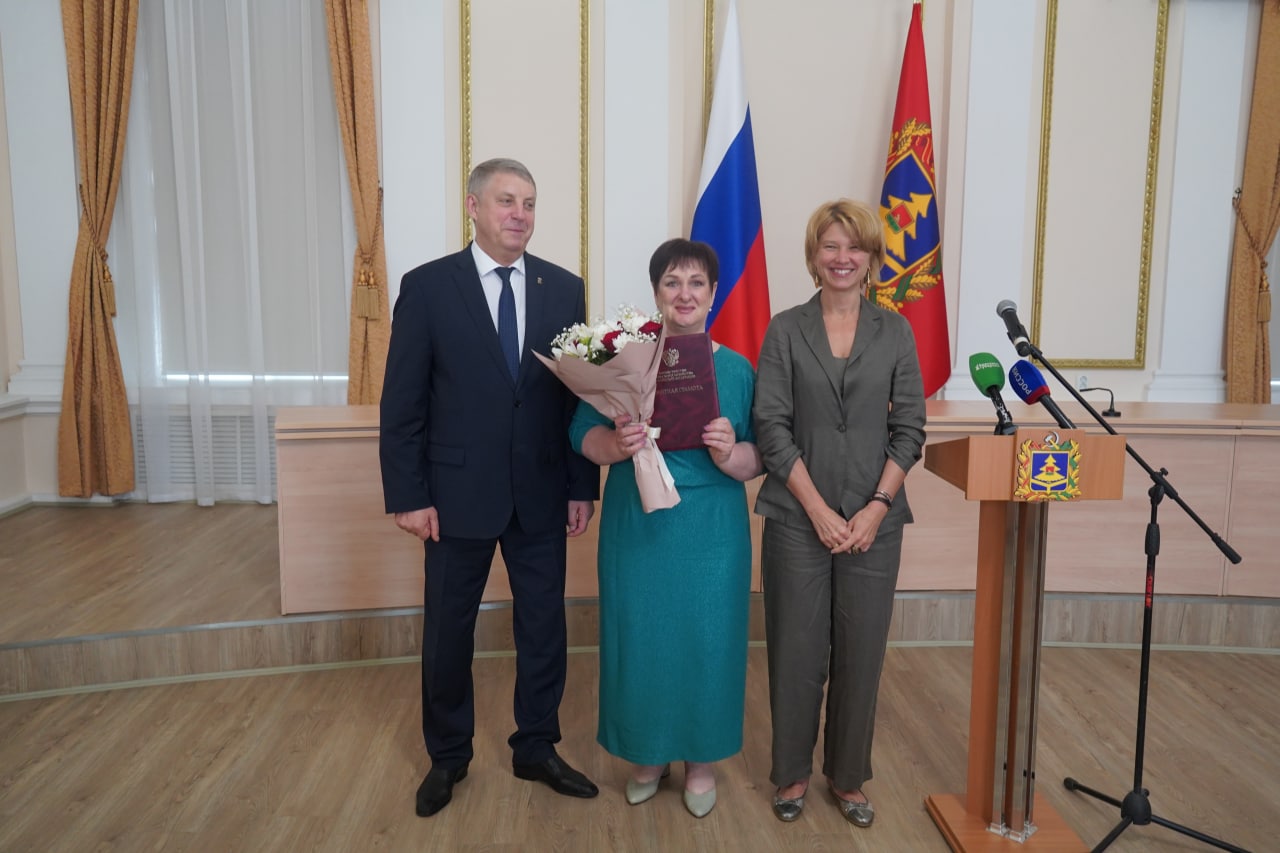 Министр сельского хозяйства вручила награды аграриям Брянской области