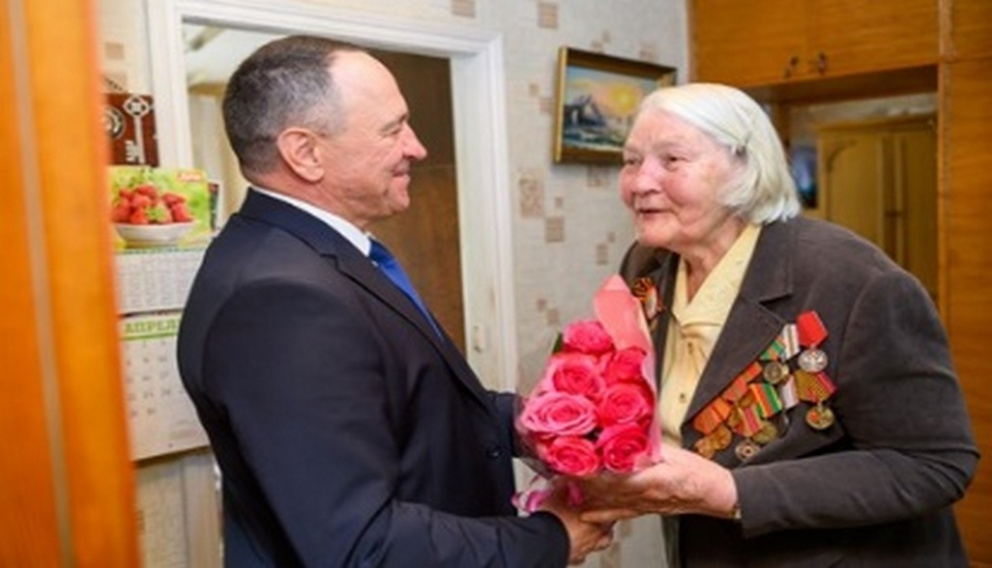 Брянские энергетики «Россети Центр» поздравили ветеранов — бывших работников энергетической отрасли с Днем Победы