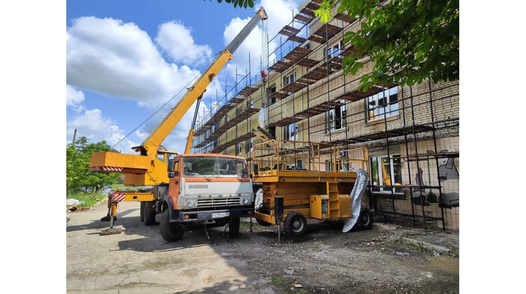 Брянские специалисты восстановили в луганской Брянке 19 домов и 2 водопровода 