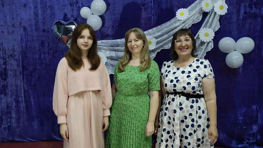 В Алешковичском ДК прошла концертная программа «Ромашковое счастье»