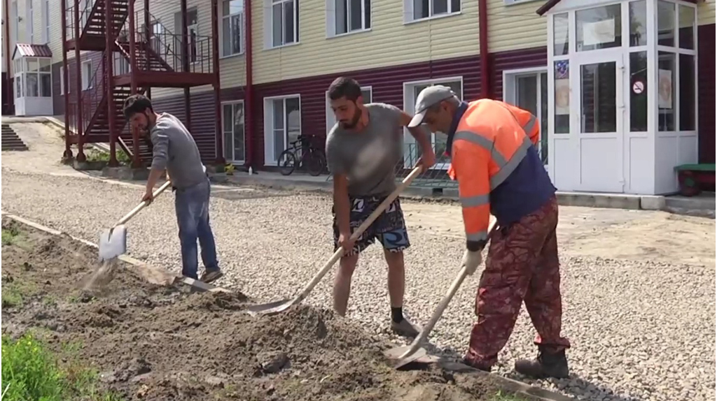 Завершается ремонт двух школ и детского сада в Злынковском районе