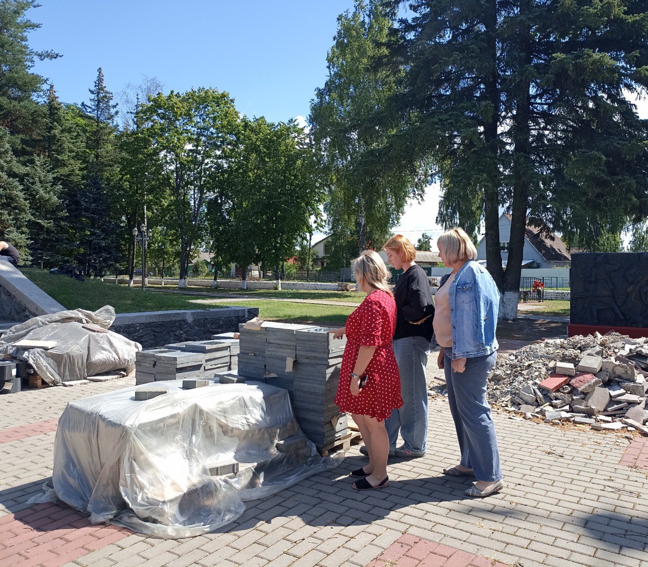 В Суземке ведется контроль за благоустройством Кургана Славы