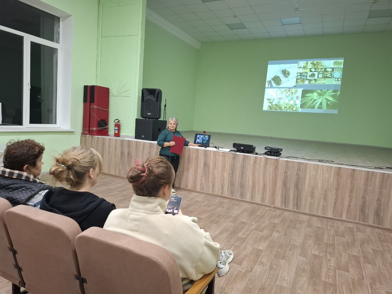 В Невдольском ДК прошел информационный час о борьбе с наркоманией