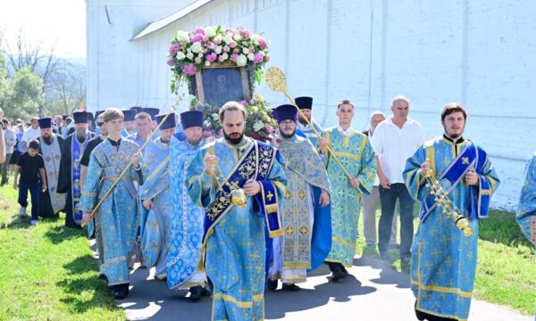 В Брянске сегодня прошли торжества в честь Свенской иконы Божьей Матери