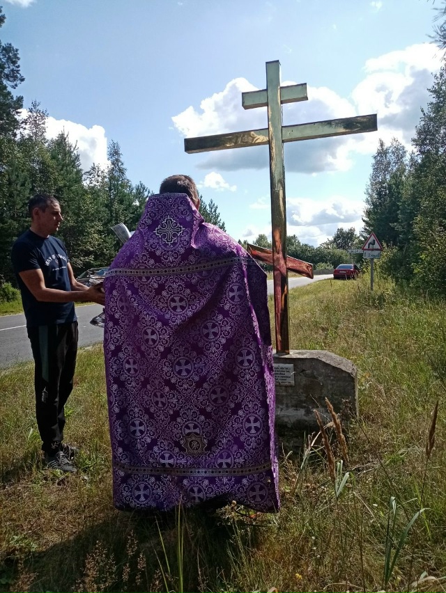 В Суземском благочинии на местах разрушенных храмов установили поклонные кресты