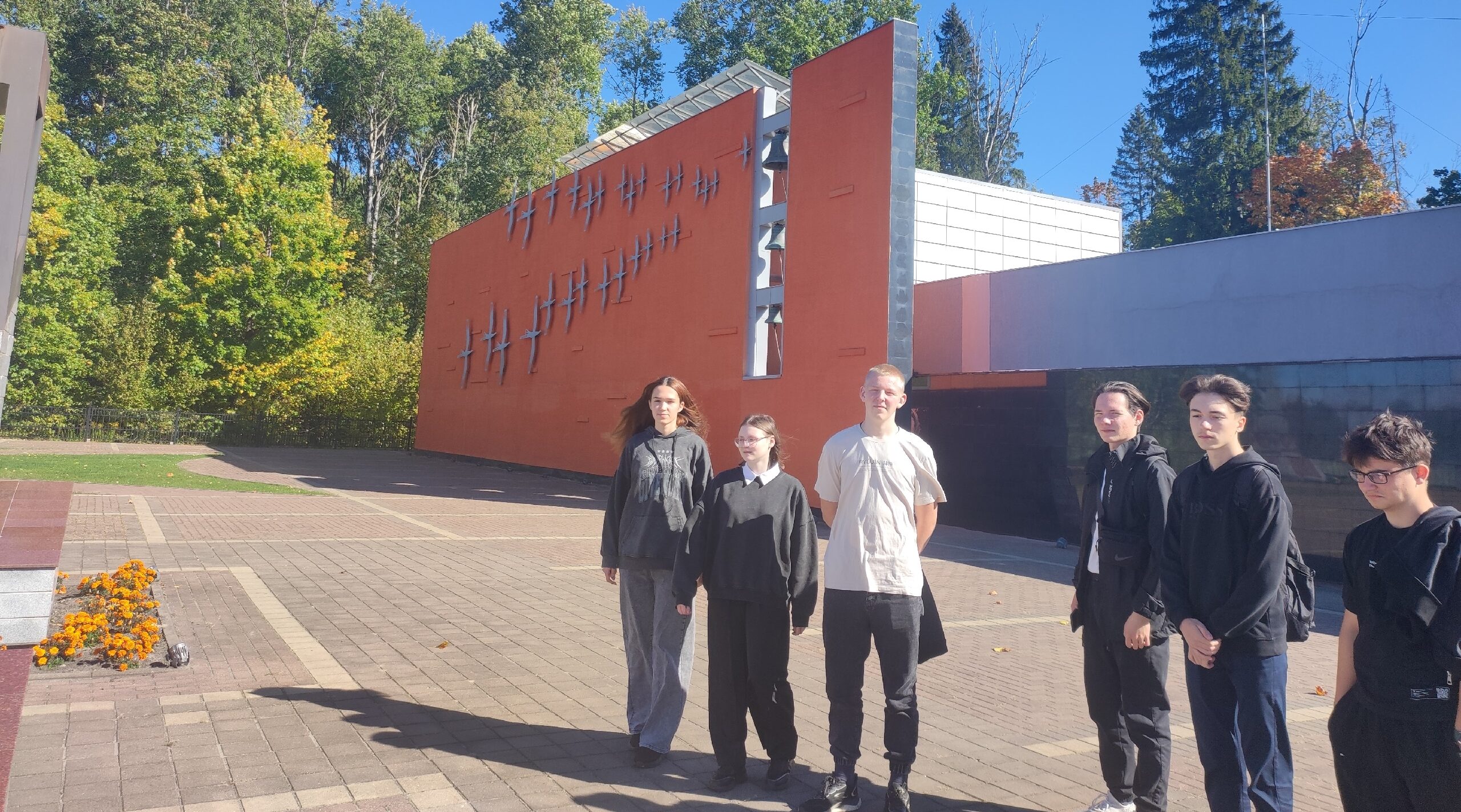 Негинские школьники посетили мемориальный комплекс «Хацунь»